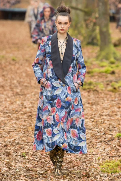 Look 49
